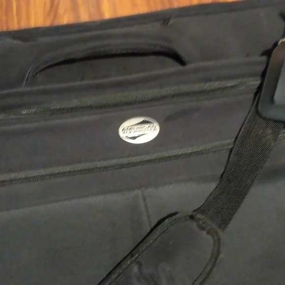 American Tourister Black Garment Bag Folding Luggage multiple Zipper Storage & Organization